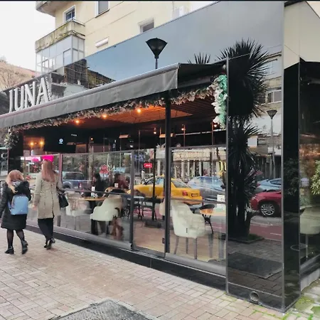 Lilo’s Place * Tirana