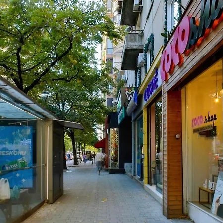 Lilo’s Place * Tirana